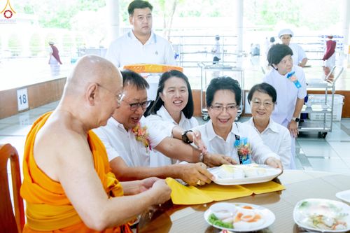 ภาพ No.328828:วันเสาร์ที่ 16 พฤษภาคม พ.ศ.2569 พิธีบุพเปตพลี ครั้งที่ 183 ร่วมอุทิศบุญแด่หมู่ญาติที่ล่วงลับไปแล้ว และสืบทอดอายุพระพุทธศาสนา ณ หอฉันคุณยายอาจารย์ฯ  วัดพระธรรมกาย