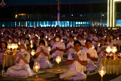 ภาพ No.308099:วันที่ 31 มกราคม พ.ศ. 2569 พิธีจุดประทีปธรรมถวายเป็นพุทธบูชา  และบูชาธรรมมหาปูชนียาจารย์ (ภาพชุดที่ 3) ณ วัดพระธรรมกาย ปทุมธานี ในโครงการธรรมยาตรา กตัญญูบูชา มหาปูชนียาจารย์ พระมงคลเทพมุนี(สด จนฺทสโร) พระผู้ปราบมาร อนุสรณ์สถาน 7 แห่ง ปีที่ 14