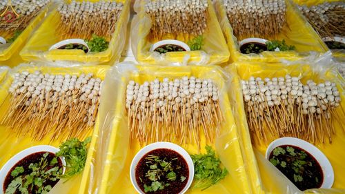 ภาพ No.71801:พิธีถวายภัตตาหารเป็นสังฆทาน แด่คณะพระธรรมยาตราฯ ในโครงการธรรมยาตรากตัญญูบูชา มหาปูชนียาจารย์ พระมงคลเทพมุนี(สด จนฺทสโร) พระผู้ปราบมาร อนุสรณ์สถาน 7 แห่ง ปีที่ 11 วันที่ 17 มกราคม พ.ศ. 2566