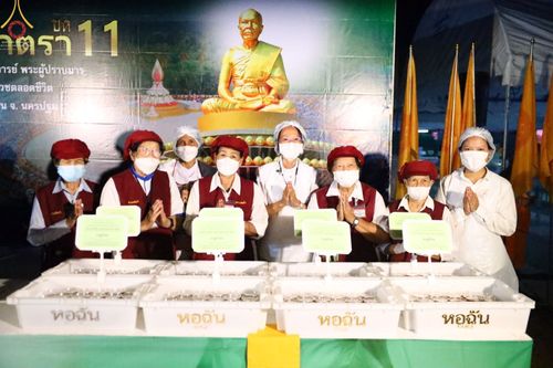 ภาพ No.70071:พิธีถวายภัตตาหารเป็นสังฆทาน แด่คณะพระธรรมยาตราฯ ในโครงการธรรมยาตราฯ ปีที่ 11 ณ อนุสรณ์สถานคลองบางนางแท่น อ.สามพราน จ.นครปฐม วันที่ 11 มกราคม พ.ศ. 2566