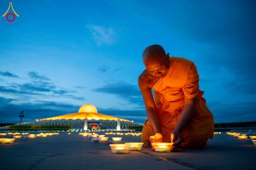 ภาพ No.345790:วันพฤหัสบดีที่ 27 สิงหาคม พ.ศ.2569 พิธีจุดประทีป เนื่องในวันธรรมชัย ณ วัดพระธรรมกาย ปทุมธานี