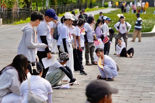 ภาพ No.330089:วันที่ 27-29 พฤษภาคม พ.ศ.2569 MBMI Tangerang (Majelis Agama Buddha Mahanikaya) ได้มีการเตรียมงานเพื่อจัดงานวิสาขบูชานานาชาติ  ชึ่งในงานจะมีการจุดประทีปโคมลาน โคมลอย กว่า 20,000 ดวง  เพื่อน้อมถวายเป็นพุทธบูชา และเพื่อเป็นการกระชับสัมพันธมิตรภาพ