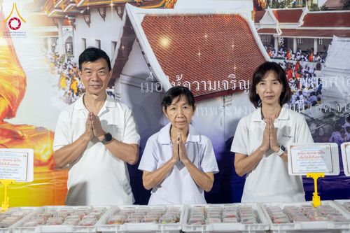 ภาพ No.295501:วันที่ 16 มกราคม พ.ศ. 2569 พิธีถวายภัตตาหารเป็นสังฆทาน แด่พระธรรมยาตรา ณ วัดโบสถ์บน ต.บางคูเวียง จ.นนทบุรี อนุสรณ์สถานลำดับที่ 4 สถานที่เกิดด้วยกายธรรม ในโครงการธรรมยาตรา กตัญญูบูชา มหาปูชนียาจารย์ พระมงคลเทพมุนี(สด จนฺทสโร) พระผู้ปราบมาร อนุสรณ์สถาน 7 แ