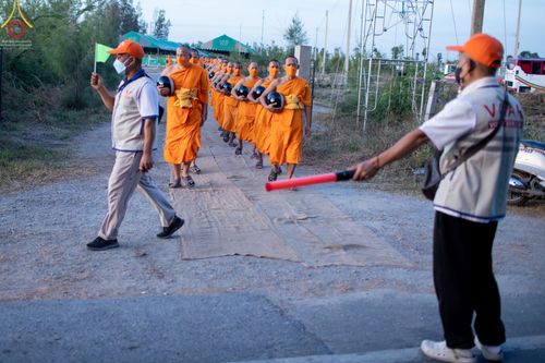 ภาพ No.69268:พิธีถวายภัตตาหารเป็นสังฆทาน แด่คณะพระธรรมยาตราฯ ในโครงการธรรมยาตราฯ ปีที่ 11 ณ อนุสรณ์สถานมหาวิหารพระมงคลเทพมุนี อ.สองพี่น้อง จ.สุพรรณบุรี วันที่ 4 และ 5 มกราคม พ.ศ. 2566