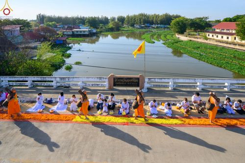 ภาพ No.70699:พิธีต้อนรับพระธรรมยาตรา ในโครงการธรรมยาตรากตัญญูบูชา มหาปูชนียาจารย์ พระมงคลเทพมุนี(สด จนฺทสโร) พระผู้ปราบมาร อนุสรณ์สถาน 7 แห่ง ปีที่ 11 วันที่ 14 มกราคม พ.ศ. 2566 ณ อนุสรณ์สถานลำดับที่ 3 สถานที่เกิดในเพศสมณะ วัดสองพี่น้อง อ.สองพี่น้อง จ.สุพรรณบุรี