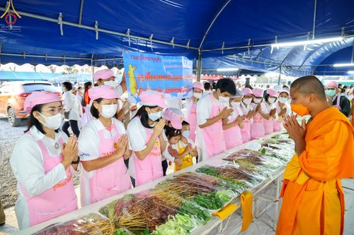 ภาพ No.74631:พิธีถวายภัตตาหารเป็นสังฆทาน แด่คณะพระธรรมยาตราฯ ในโครงการธรรมยาตรากตัญญูบูชา มหาปูชนียาจารย์ พระมงคลเทพมุนี(สด จนฺทสโร) พระผู้ปราบมาร อนุสรณ์สถาน 7 แห่ง ปีที่ 11 วันที่ 28 มกราคม พ.ศ. 2566