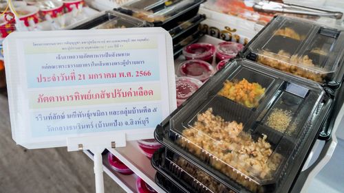 ภาพ No.73082:พิธีถวายภัตตาหารเป็นสังฆทาน แด่คณะพระธรรมยาตราฯ ในโครงการธรรมยาตรากตัญญูบูชา มหาปูชนียาจารย์ พระมงคลเทพมุนี(สด จนฺทสโร) พระผู้ปราบมาร อนุสรณ์สถาน 7 แห่ง ปีที่ 11 วันที่ 21 มกราคม พ.ศ. 2566