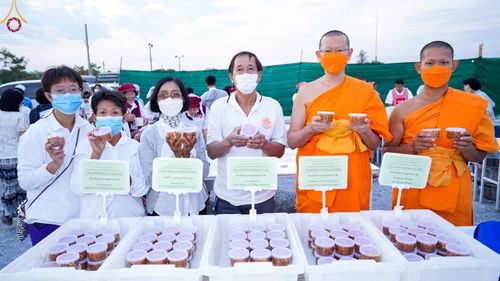 ภาพ No.74130:พิธีถวายภัตตาหารเป็นสังฆทาน แด่คณะพระธรรมยาตราฯ ในโครงการธรรมยาตรากตัญญูบูชา มหาปูชนียาจารย์ พระมงคลเทพมุนี(สด จนฺทสโร) พระผู้ปราบมาร อนุสรณ์สถาน 7 แห่ง ปีที่ 11 วันที่ 25 มกราคม พ.ศ. 2566