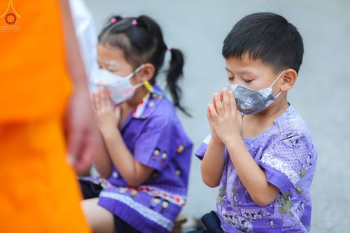 ภาพ No.68923:พิธีต้อนรับพระธรรมยาตรา ในโครงการธรรมยาตรากตัญญูบูชา มหาปูชนียาจารย์ พระมงคลเทพมุนี(สด จนฺทสโร) พระผู้ปราบมาร อนุสรณ์สถาน 7 แห่ง ปีที่ 11 วันที่ 3 มกราคม พ.ศ. 2566 ณ อนุสรณ์สถานมหาวิหารพระมงคลเทพมุนี จ.สุพรรณบุรี