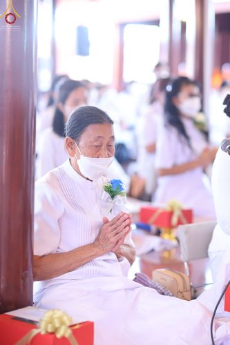 ภาพ No.71602:พระธรรมยาตรา ปฏิบัติศาสนกิจ ทำนุบำรุงศาสนสถาน, ปฏิบัติธรรม ร่วมกับชุมชน,นักเรียนเด็กดีวีสตาร์ และร่วมพิธีทอดผ้าป่าบำรุงศาสนสถาน ในโครงการธรรมยาตรากตัญญูบูชา มหาปูชนียาจารย์ พระมงคลเทพมุนี(สด จนฺทสโร) พระผู้ปราบมาร อนุสรณ์สถาน 7 แห่ง ปีที่ 11 ณ วัดสองพี่น