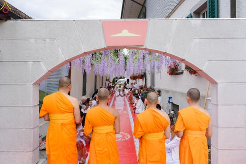 ภาพ No.286164:วันที่ 13 กรกฎาคม พ.ศ. 2568  พิธีทอดผ้าป่าฉลอง 13 ปี  วัดพระธรรมกายสวิตเซอร์แลนด์