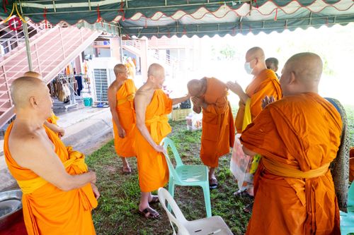 ภาพ No.149526:พิธีทักษิณานุปทานแด่บรรพชนตระกูลผ่องสวัสดิ์ และหมู่ญาติที่ล่วงลับไปแล้ว ประจำปี ครั้งที่ 19 วันพฤหัสบดีที่ 22 สิงหาคม พ.ศ. 2567 ณ พระมหาเจดีย์ทัตตชีโว ศูนย์อบรมเยาวชนกาญจนบุรี