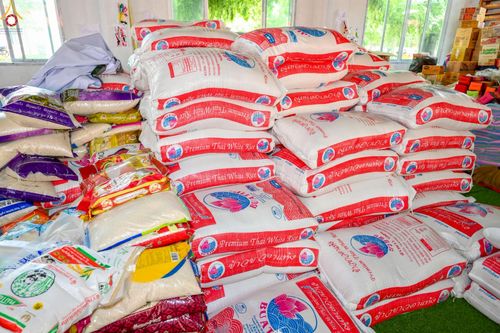 ภาพ No.235495:วันที่ 30-31 กรกฎาคม พ.ศ. 2568 วัดพระธรรมกาย มูลนิธิธรรมกาย ร่วมกับศูนย์ส่งเสริมศีลธรรมจังหวัดสุรินทร์ เปิดศูนย์พักพิงชั่วคราวเพื่อช่วยเหลือประชาชน ผู้อพยพจากเหตุปะทะกันตามแนวชายแดน ไทย-กัมพูชา ตั้งแต่วันที่ 24 กรกฎาคม พ.ศ.2568 เป็นต้นไป