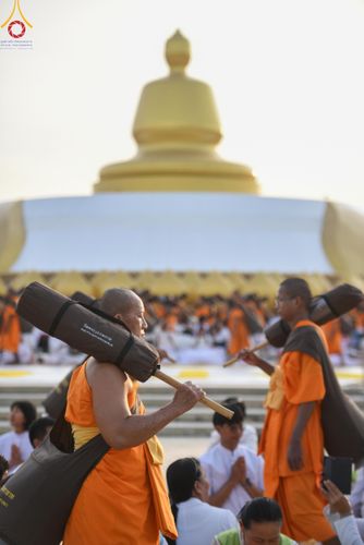 ภาพ No.198232:พิธีต้อนรับพระธรรมยาตรา ณ อนุสรณ์สถานลำดับที่ 5 สถานที่เผยแผ่วิชชาธรรมกายครั้งแรก อนุสรณ์สถานบางปลา วัดบางปลา อำเภอบางเลน จังหวัดนครปฐม ในโครงการธรรมยาตรา กตัญญูบูชา มหาปูชนียาจารย์ พระมงคลเทพมุนี(สด จนฺทสโร) พระผู้ปราบมาร ปีที่ 13 วัน 19 มกราคม พ.ศ.2568