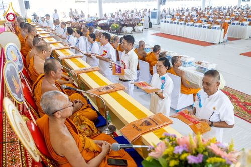 ภาพ No.230252:วันเสาร์ที่ 28 มิถุนายน พ.ศ. 2568 พิธีถวายสังฆทาน 323 วัด 4 จังหวัดชายแดนใต้ ปีที่ 21 ครั้งที่ 178 พิธีมอบกองทุนหนุนแรงใจช่วยครูใต้ ปีที่ 18 ครั้งที่ 142 ณ ศูนย์อบรมเยาวชนจังหวัดปัตตานี