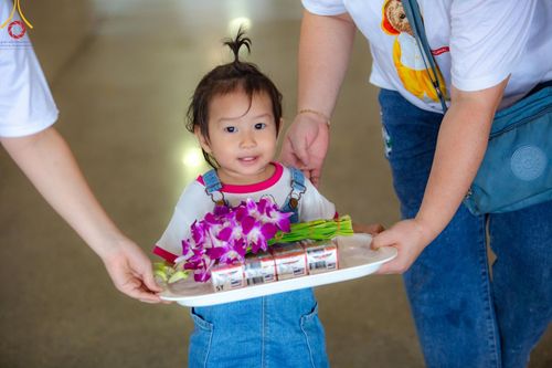 ภาพ No.137264:พิธีตักบาตร และปฏิบัติธรรม ในวันวิสาขบูชา วันพุธที่ 22 พฤษภาคม พ.ศ. 2567 ( วันพระขึ้น15 ค่ำ เดือน 6 ) ณ วัดพระธรรมกาย จ.ปทุมธานี