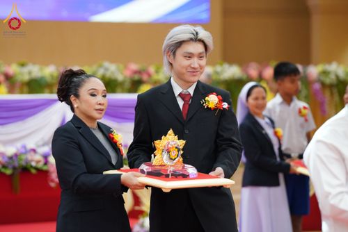 ภาพ No.207629:พิธีมอบโล่พระราชทาน สมเด็จพระกนิษฐาธิราชเจ้า กรมสมเด็จพระรัตนราชสุดาฯ สยามบรมราชกุมารี และโล่เกียรติยศโครงการตอบปัญหาธรรมะ "ทางก้าวหน้า" ครั้งที่ 42 พิธีมอบโล่วัชรเกียรติยศ โครงการตอบปัญหาศีลธรรมเพื่อสันติภาพโลก (WORLD-PEC) ครั้งที่ 18 วันที่ 12 ก.พ. 2568