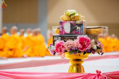 พิธีถวายผ้าอาบน้ำฝนและประทีปโคมไฟ ณ สภาธรรมกายสากล วัดพระธรรมกาย วันเสาร์ที่ 20 กรกฎาคม พ.ศ. 2567