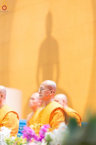 ภาพ No.143491:พิธีตักบาตร ข้าวสารอาหารแห้ง ณ บ้านแก้วเรือนทองคุณยายฯ และ พิธีบูชาข้าวพระ  ณ สภาธรรมกายสากล วัดพระธรรมกาย วันอาทิตย์ที่ 7 กรกฎาคม พ.ศ. 2567