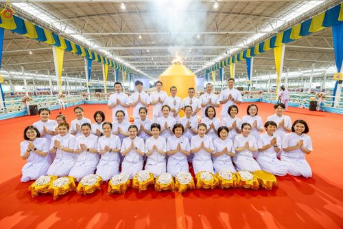 ภาพ No.235668:วันอาทิตย์ที่ 27 กรกฎาคม พ.ศ. 2568 พิธีจุดเทียนใจ ไฟนิรันด์ อนันตชัย ณ วัดพระธรรมกาย จ.ปทุมธานี