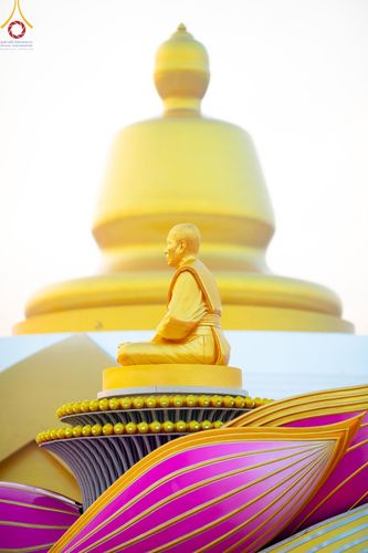 ภาพ No.201124:พิธีตักบาตรพระธรรมยาตรา ณ อนุสรณ์สถานลำดับที่ 5 สถานที่เผยแผ่วิชชาธรรมกายครั้งแรก อนุสรณ์สถานบางปลา วัดบางปลา อำเภอบางเลน จังหวัดนครปฐม ในโครงการธรรมยาตรา กตัญญูบูชา มหาปูชนียาจารย์ พระมงคลเทพมุนี(สด จนฺทสโร) พระผู้ปราบมาร อนุสรณ์สถาน 7 แห่ง ปีที่ 13