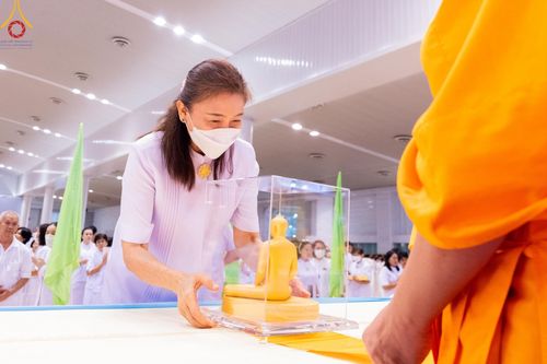 ภาพ No.159574:สัมมนาพิเศษและพิธีมอบองค์พระธรรมกาย 2,000 องค์ ณ ห้องแก้วสารพัดนึก 1 วัดพระธรรมกาย วันอาทิตย์ต้นเดือนที่ 6 ตุลาคม พ.ศ. 2567