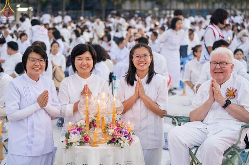 ภาพ No.192733:พิธีจุดประทีปถวายเป็นพุทธบูชา และบูชาธรรมมหาปูชนียาจารย์ ณ อนุสรณ์สถานคลองบางนางแท่น อ.สามพราน จ.นครปฐม ในโครงการธรรมยาตรา กตัญญูบูชา มหาปูชนียาจารย์ พระมงคลเทพมุนี(สด จนฺทสโร) พระผู้ปราบมาร อนุสรณ์สถาน 7 แห่ง ปีที่ 13 วันที่ 10 มกราคม พ.ศ. 2568