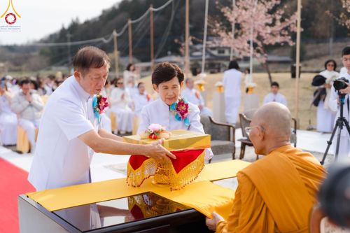 ภาพ No.132272:พิธีประดิษฐานยอดอุโบสถ บูชาธรรม 80 ปี หลวงพ่อธัมมชโย ณ วัดพระธรรมกายโทชิหงิ ประเทศญี่ปุ่น วันอาทิตย์ที่ 24 มีนาคม พ.ศ. 2567