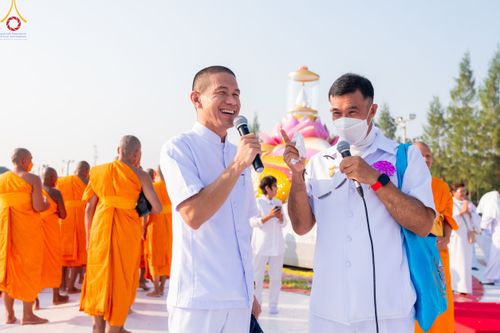ภาพ No.110341:พิธีตักบาตรพระธรรมยาตราฯ ในโครงการธรรมยาตรากตัญญูบูชา มหาปูชนียาจารย์ พระมงคลเทพมุนี(สด จนฺทสโร) พระผู้ปราบมาร ปีที่ 12 ณ อนุสรณ์สถานลำดับที่ 2 สถานที่ตั้งมโนปณิธานบวชตลอดชีวิต อนุสรณ์สถานบางนางแท่น จ.นครปฐม วันที่ 11 มกราคม พ.ศ. 2567