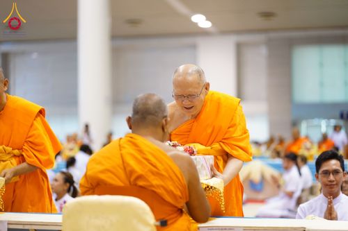 ภาพ No.185349:พิธีถวายมหาสังฆทาน 1,000 วัด ในวาระอายุวัฒนมงคล 84 ปี หลวงพ่อทัตตชีโว วันอาทิตย์ที่ 22 ธันวาคม พ.ศ. 2567 ณ สภาธรรมกายสากล วัดพระธรรมกาย