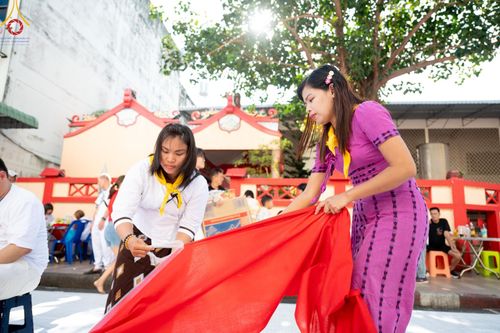 ภาพ No.151728:V.55 ทีมใหญ่ที่หาดใหญ่ เจ้าหน้าที่ทุกสถานะ หลายสัญชาติ ร่วมกันจัดงานตักบาตรที่หาดใหญ่ วันที่ 10-11 สิงหาคม พ.ศ. 2567