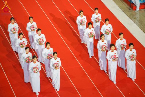 ภาพ No.134400:พิธีทอดผ้าป่าสมทบ มหาสังฆทาน 10,000 วัด ทั่วไทย วันอาทิตย์ต้นเดือนที่ 7 เมษายน พ.ศ.2567 ณ ห้องแก้วสารพัดนึก 1 สภาธรรมกายสากล  วัดพระธรรมกาย จ.ปทุมธานี