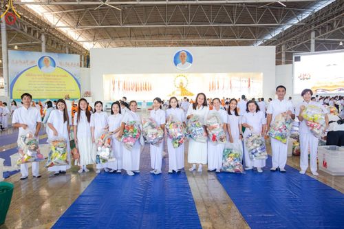 ภาพ No.159026:พิธีตักบาตร ในวันอาทิตย์ต้นเดือน วันที่ 6 ตุลาคม พ.ศ. 2567 ณ สภาธรรมกายสากล วัดพระธรรมกาย