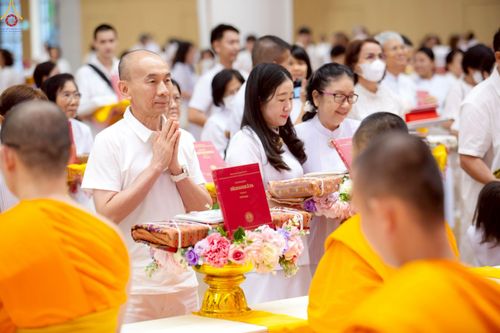 ภาพ No.228416:วันอาทิตย์ที่ 8 มิถุนายน พ.ศ. 2568 พิธีถวายทุนสนับสนุนพระไตรปิฎกฉบับธรรมชัย และอนุรักษ์คัมภีร์โบราณ ณ ห้องแก้วสารพัดนึก 2 วัดพระธรรมกาย