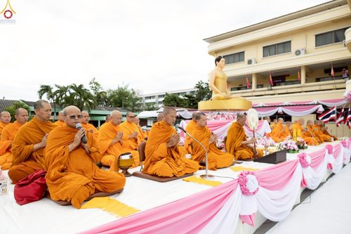 ภาพ No.241983:วันอาทิตย์ที่ 31 สิงหาคม พ.ศ. 2568 พิธีทำบุญแด่คณะสงฆ์ 122 รูป ฉลอง 121 ปี อำเภอคลองหลวง จ.ปทุมธานี เพื่อนำส่งช่วยเหลือคณะสงฆ์ 323 วัด 4 จังหวัดชายแดนภาคใต้ และช่วยเหลือประชาชนจากเหตุปะทะ แนวชายแดนไทย-กัมพูชา ณ บริเวณหน้าที่ว่าการอำเภอคลองหลวง 