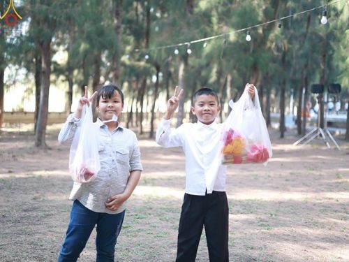 ภาพ No.198819:V.50 สารพัดV สารพัดดี ที่ธรรมยาตรา ในโครงการธรรมยาตรา กตัญญูบูชา มหาปูชนียาจารย์ พระมงคลเทพมุนี(สด จนฺทสโร) พระผู้ปราบมาร อนุสรณ์สถาน 7 แห่ง ปีที่ 13 ระหว่างวันที่ 2-31 มกราคม พ.ศ. 2568