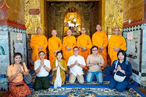 ภาพ No.220400:วันที่ 17 เมษายน พ.ศ. 2568 ผู้แทนวัดพระธรรมกาย ลงพื้นที่เยียวยา ซับน้ำตาเหยื่อแผ่นดินไหวมัณฑะเลย์