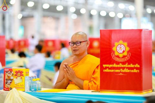 ภาพ No.147150:พิธีมุทิตาสักการะพระภิกษุ ผู้สอบได้เปรียญธรรม 9 ประโยคระดับโลกปีที่ 36, พิธีมอบโล่เกียรติยศและทุนการศึกษา สำนักเรียนบาลีดีเด่นทั่วประเทศ, พิธีถวายมหาสังฆทานคณะสงฆ์ 2,000 กว่าวัด ทั่วประเทศ ปีที่ 24, พิธีถวายไทยธรรมคณะสงฆ์ 323 วัด 4 จังหวัดชายแดนภาคใต้