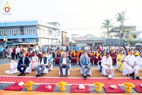 ภาพ No.212997:วันที่ 14 - 15 มีนาคม พ.ศ. 2568 คณะสงฆ์และสามเณรเดินธรรมยาตรา ในโครงการบวชสามเณรเนปาล 500 รูป ไปยังสถานที่รอบมายาเทวีและลุมพินีเกรด ณ ลุมพินี ประเทศเนปาล