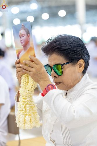 ภาพ No.86936:พิธีตักบาตร , พิธีบูชาข้าวพระ , พิธีจุดเทียนใจ ไฟนิรันดร์ อนันตชัย ในวันอาทิตย์ต้นเดือน 3 กันยายน พ.ศ. 2566 ณ วัดพระธรรมกาย