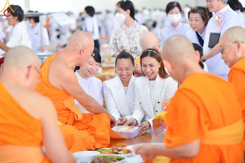 ภาพ No.143279:พิธีถวายภัตตาหารเพื่อเป็นกำลังแห่งการเข้าถึงธรรม ของพระภิกษุสามเณร วัดพระธรรมกาย วันเสาร์ที่ 6 กรกฏาคม พ.ศ. 2567 ณ หอฉันคุณยายอาจารย์ วัดพระธรรมกาย จ.ปทุมธานี