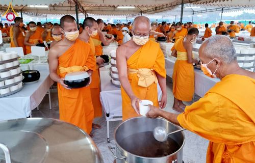 ภาพ No.117505:พิธีถวายภัตตาหารเป็นสังฆทาน แด่คณะพระธรรมยาตรา วันที่ 23 มกราคม พ.ศ. 2567 ณ อนุสรณ์สถานบางปลา อ.บางเลน จ.นครปฐม