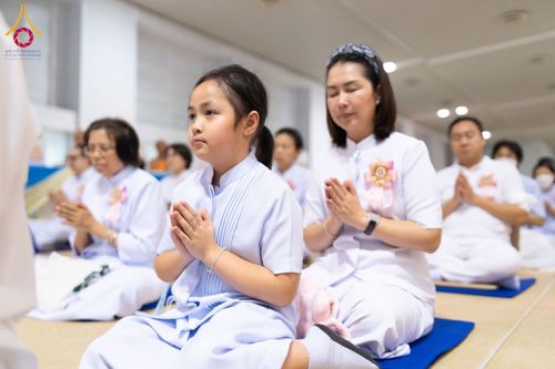 ภาพ No.60042:พิธีเจริญพระพุทธมนต์ "ฉลองอายุวัฒนมงคล 80 ปี หลวงพ่อธัมมชโย" พิธีถวายไทยธรรม คณะสงฆ์ 10,000 กว่าวัดทั่วประเทศ ในวันคุ้มครองโลก วันจันทร์ที่ 22 เมษายน พ.ศ. 2567 ณ สภาธรรมกายสากล วัดพระธรรมกาย จ.ปทุมธานี