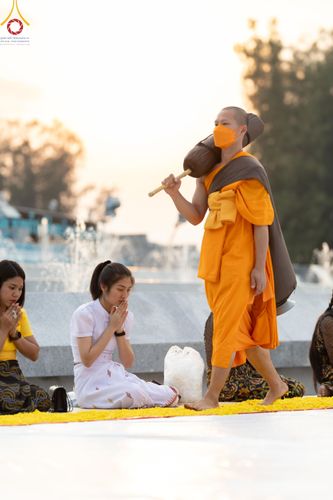 ภาพ No.120410:พิธีต้อนรับพระธรรมยาตรา ในโครงการธรรมยาตรา กตัญญูบูชา มหาปูชนียาจารย์ พระมงคลเทพมุนี(สด จนฺทสโร) พระผู้ปราบมาร อนุสรณ์สถาน 7 แห่ง ปีที่ 12 วันที่ 28 มกราคม พ.ศ. 2567 ณ วัดพระธรรมกาย จ.ปทุมธานี (ชุดที่ 2)