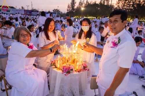 ภาพ No.109671:พิธีจุดประทีปถวายเป็นพุทธบูชา และบูชาธรรมมหาปูชนียาจารย์ วันที่ 10 มกราคม พ.ศ. 2567 ณ อนุสรณ์สถานคลองบางนางแท่น อ.สามพราน จ.นครปฐม