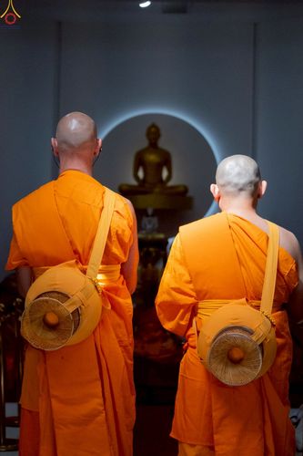 ภาพ No.252334:วันที่ 4-5 ตุลาคม พ.ศ. 2568  วัดพระธรรมกายแคลิฟอร์เนีย ประเทศสหรัฐอเมริกา ได้จัดพิธีตัดปอยผม โดยคณะสงฆ์ ญาติ ๆ และสาธุชน ให้กับนาคธรรมทายาท 8 ท่าน และได้จัดพิธีบรรพชา-อุปสมบท ฉลองพิธีทอดกฐินบรมจักรพรรดิ สร้างอุโบสถ 82 ปี บูชาธรรมหลวงพ่อธัมมชโย