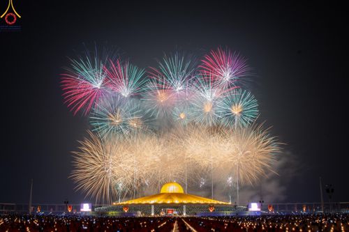 ภาพ No.122317:พิธีจุดประทีปถวายเป็นพุทธบูชา และบูชาธรรมมหาปูชนียาจารย์ พระมงคลเทพมุนี(สด จนฺทสโร) ในโครงการธรรมยาตรา กตัญญูบูชา มหาปูชนียาจารย์ พระมงคลเทพมุนี(สด จนฺทสโร) พระผู้ปราบมาร อนุสรณ์สถาน 7 แห่ง ปีที่ 12 วันที่ 31 มกราคม พ.ศ. 2567 ณ วัดพระธรรมกาย จ.ปทุมธานี (