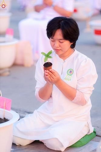 ภาพ No.252990:วันที่ 10 ตุลาคม พ.ศ. 2568 พิธีปลูกต้นทรัพย์บานชื่น ณ ลานธรรม วัดพระธรรมกาย