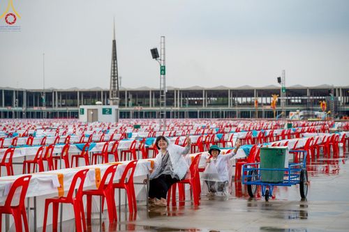 ภาพ No.218719:วันพฤหัสบดีที่ 17 เมษายน พ.ศ. 2568 การเตรียมงานในลานธรรม , สภาธรรมกายสากล , วิหารคด  เพื่องานวันคุ้มครองโลก 22 เมษายน พ.ศ. 2568