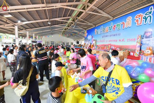 ภาพ No.193962:วัดพระธรรมกาย จัดงานวันเด็กแห่งชาติ ประจำปี พ.ศ.2568 ออกร้านอาหาร 200 ร้าน มอบของขวัญหลายหมื่นชิ้น วันที่ 12 มกราคม พ.ศ. 2568 วัดพระธรรมกาย อ.คลองหลวง จ.ปทุมธานี